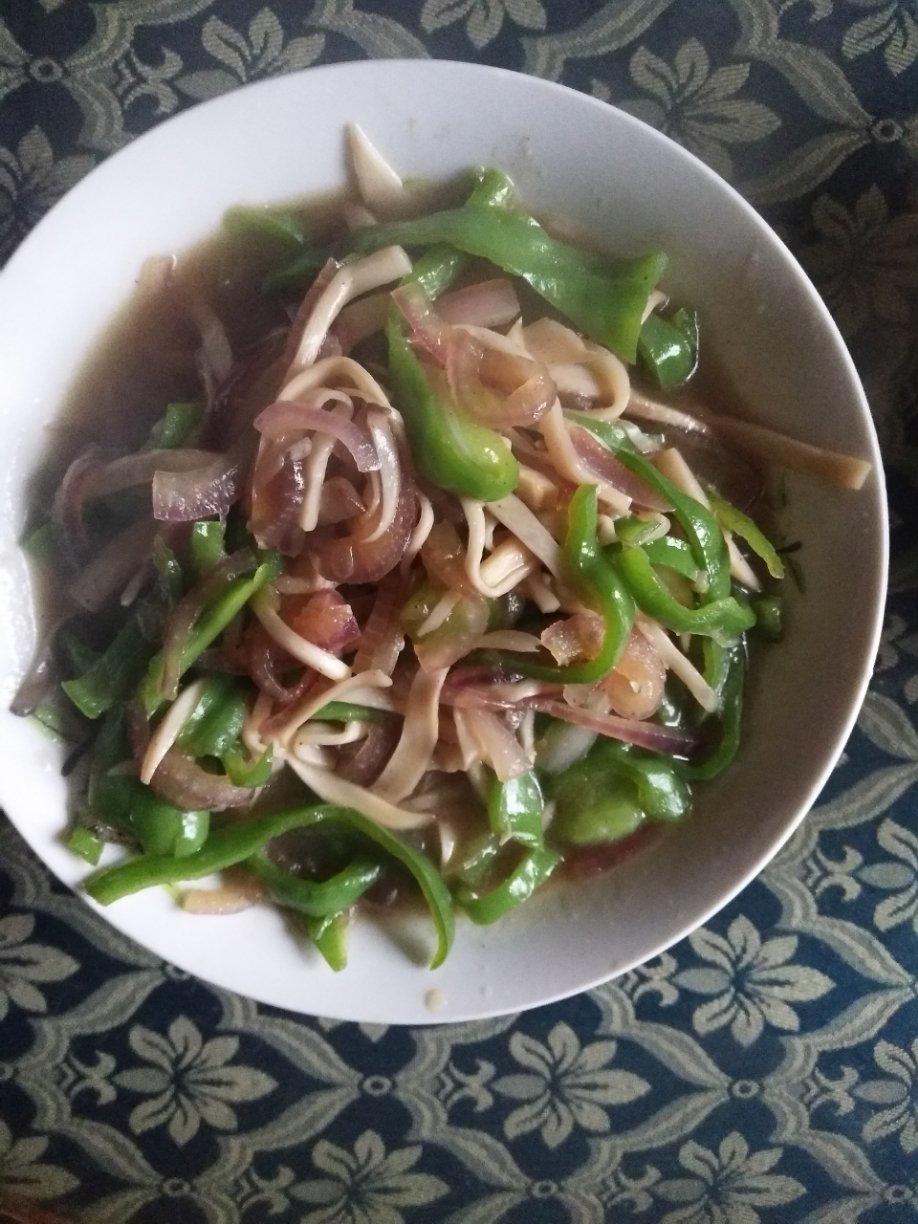 洋葱青椒炒杏鲍菇
