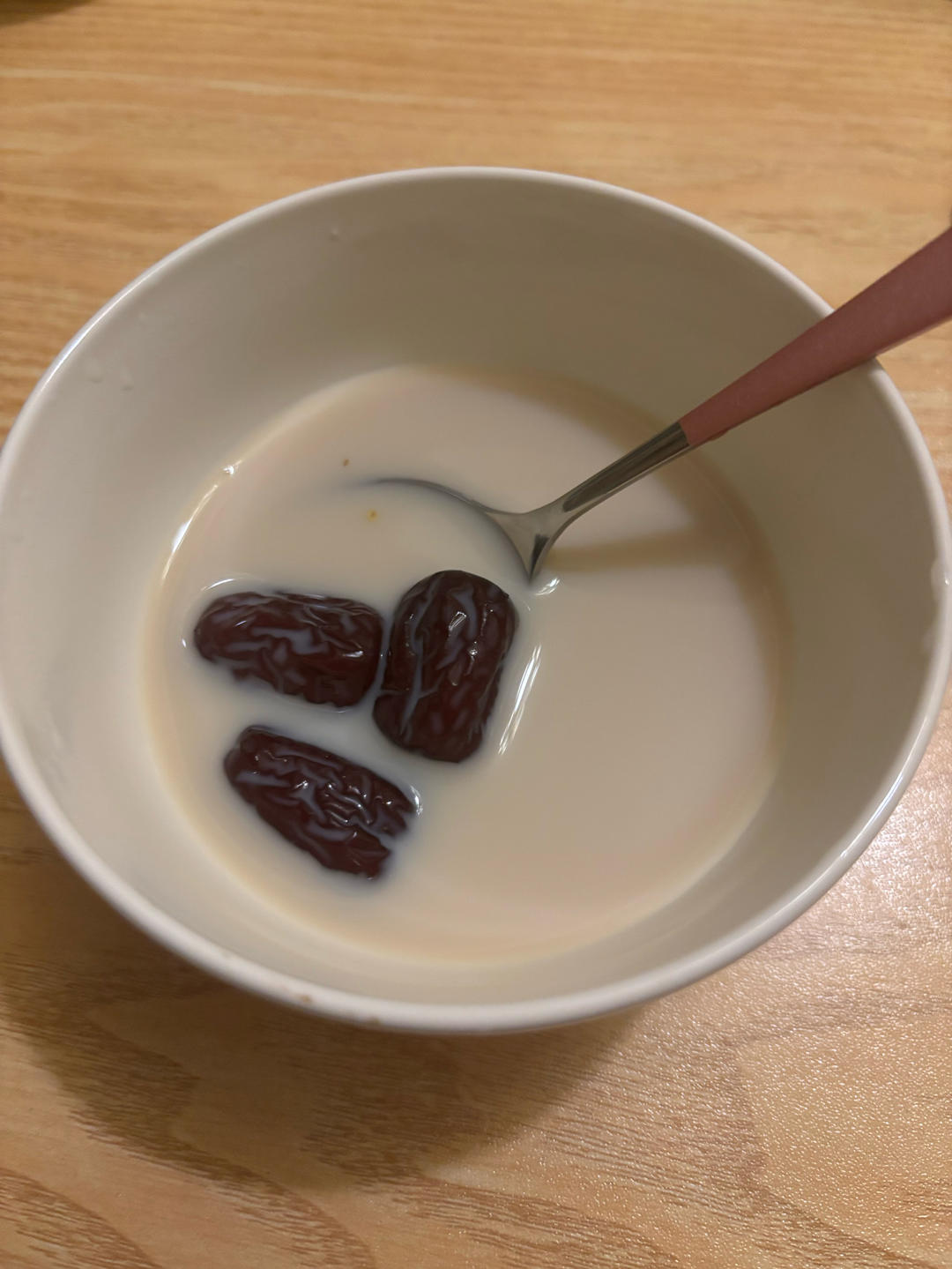 谁懂啊，红枣煮牛奶真的好好喝啊！姐妹们快把奶茶换成它！