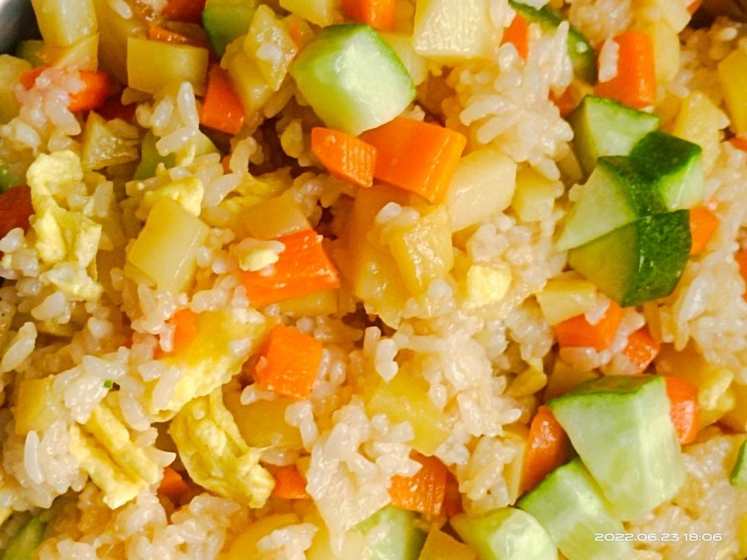 剩米饭の时蔬什锦炒饭🌽🥕🥒🍚