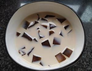 [自制健康饮料]快手焦糖奶茶（附送反式脂肪酸小知识）的做法 步骤16