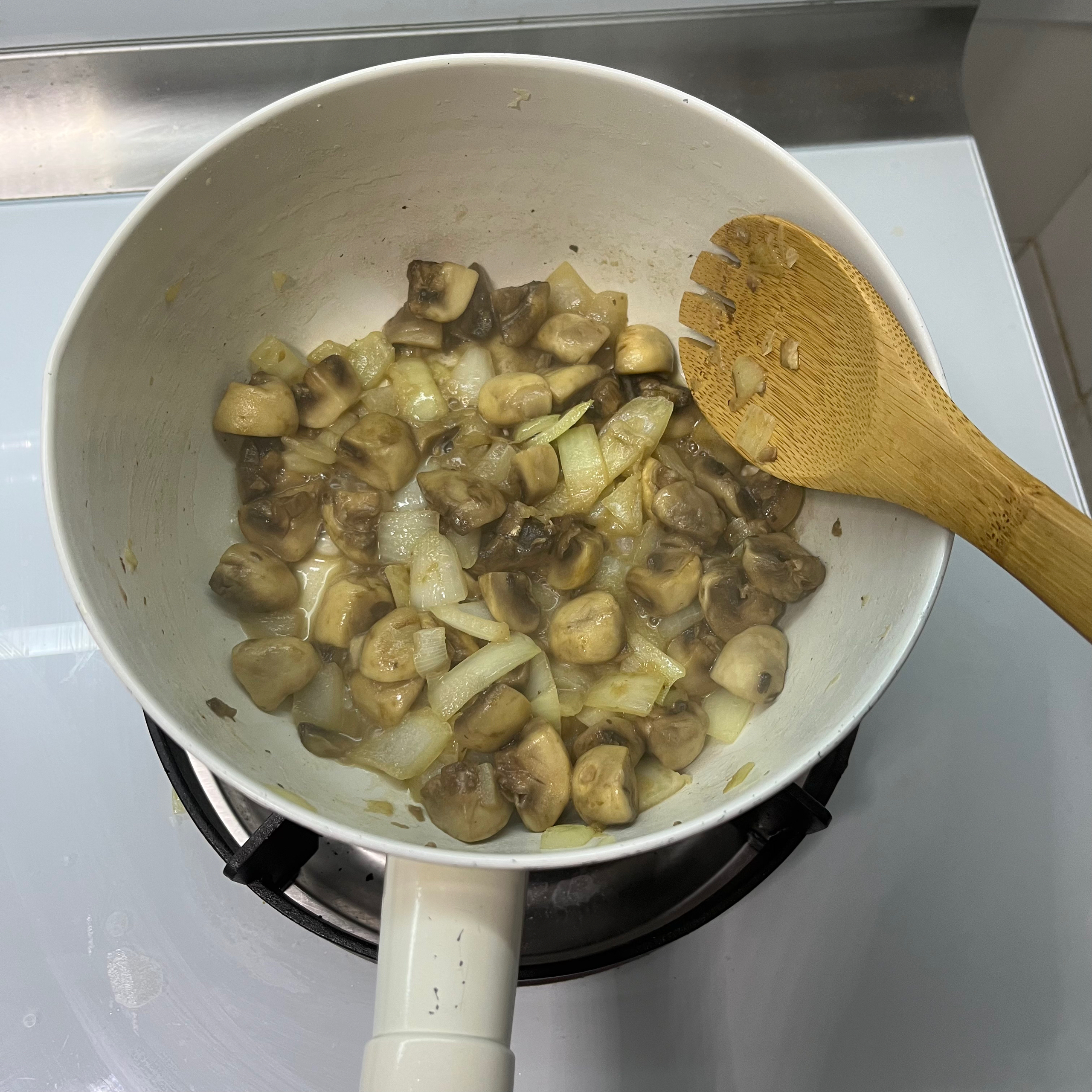 只要半小时，在家做一份堪比餐厅的【奶油蘑菇浓汤】