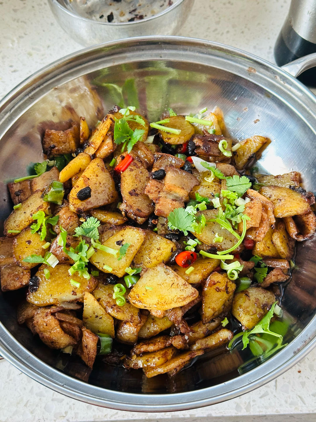 五花肉干煸土豆片