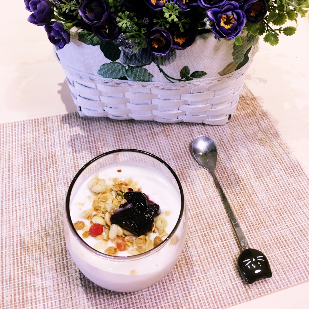 超简单的营养早餐--酸奶麦片