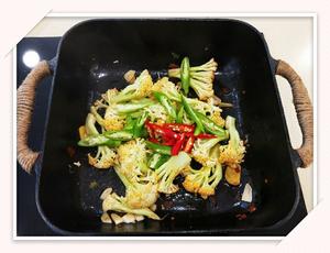 干锅有机花菜的做法 步骤6