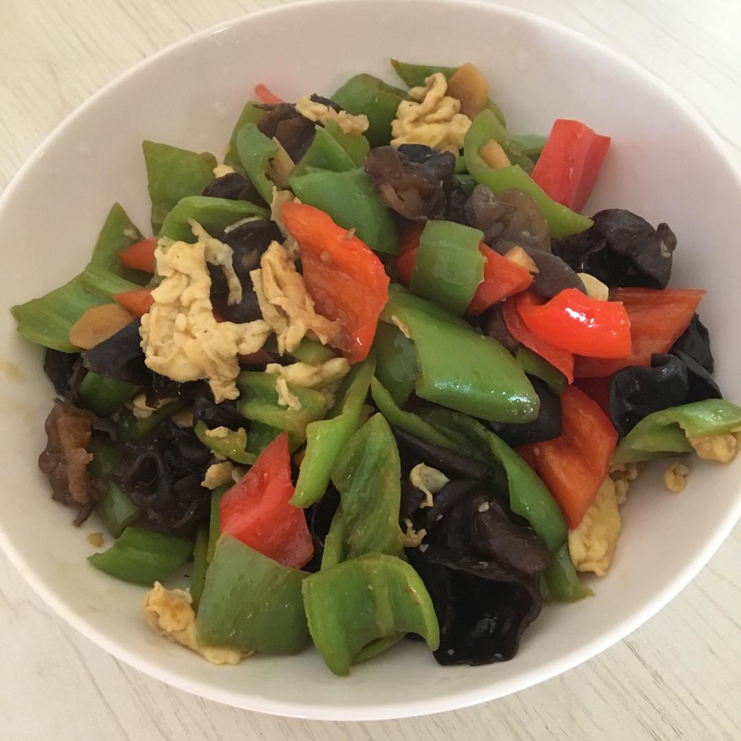 青椒鸡蛋炒木耳