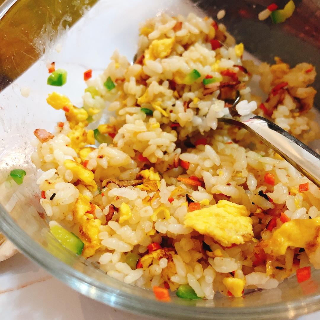 玉米胡萝卜火腿鸡蛋炒饭