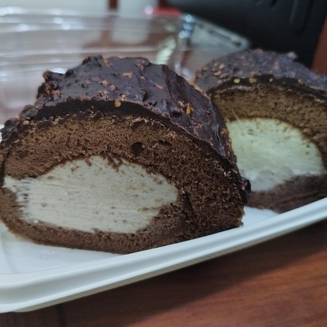 「黑巧脆皮咖啡奶油梦龙卷」