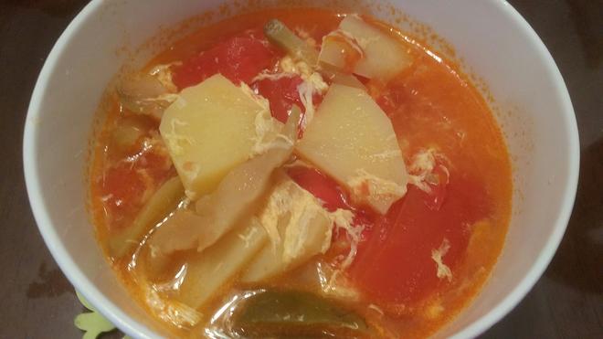 西红柿土豆榨菜鸡蛋汤的做法