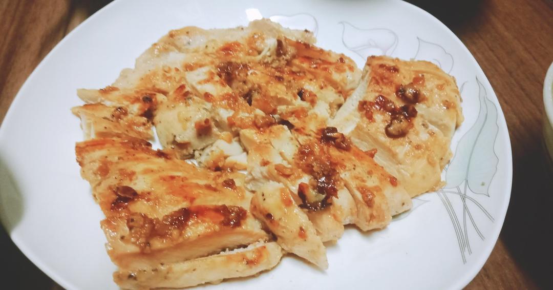 酷炫屌炸天好吃的煎鸡胸肉（香蒜蜂蜜煎鸡胸肉）