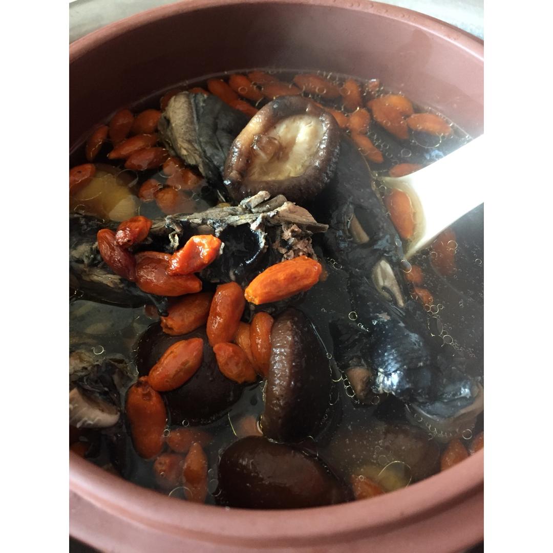 香菇乌鸡汤