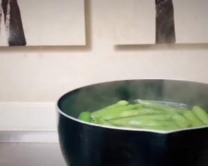 豌豆煮的做法 步骤2