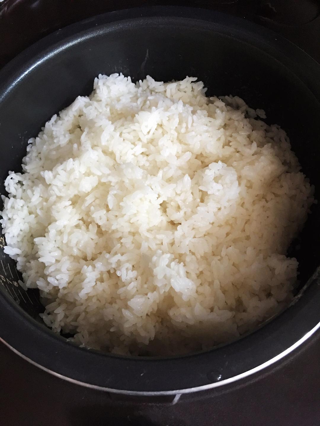 蒸米饭(手指测量水法)的做法