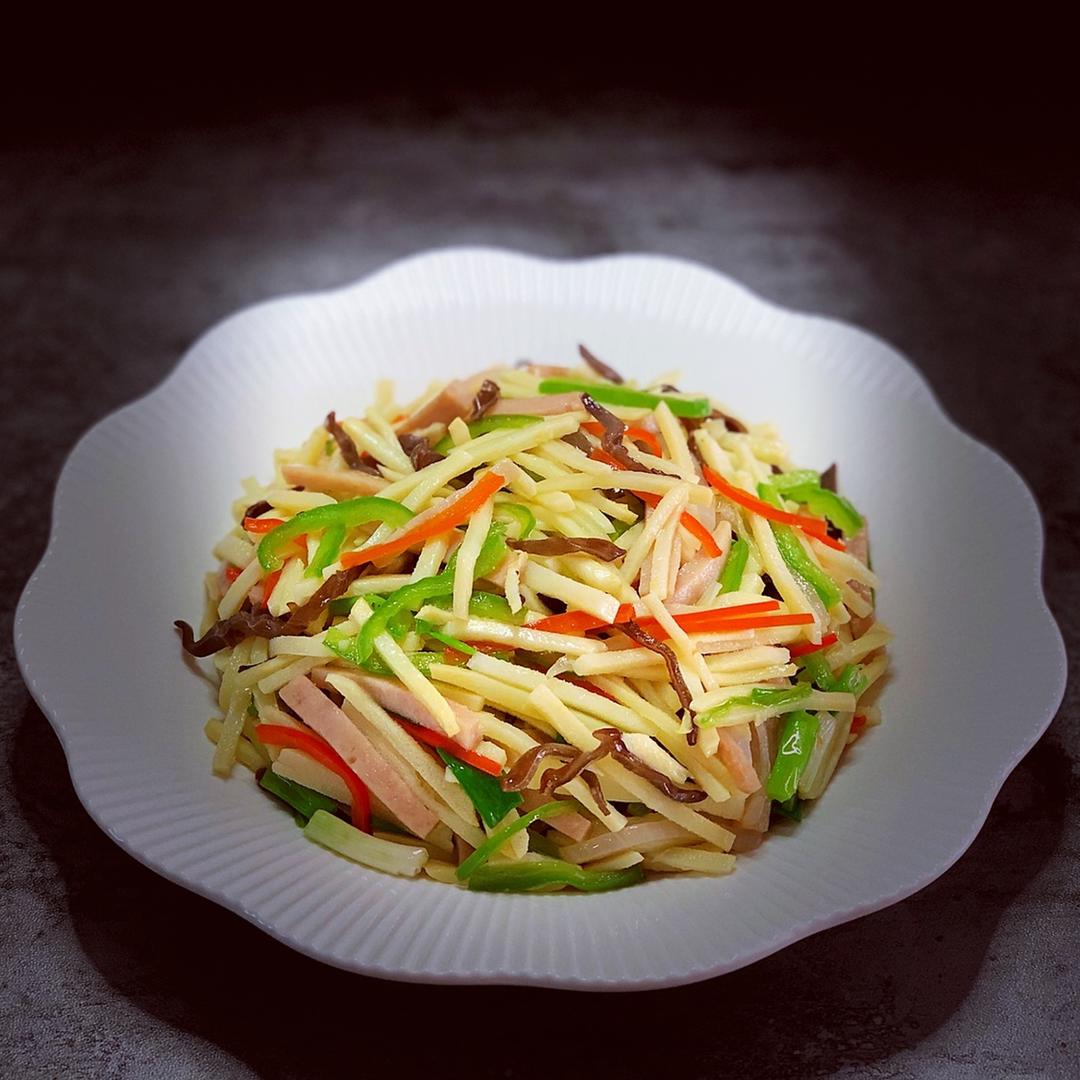 鹏妈在奔跑做的茭白炒三丝