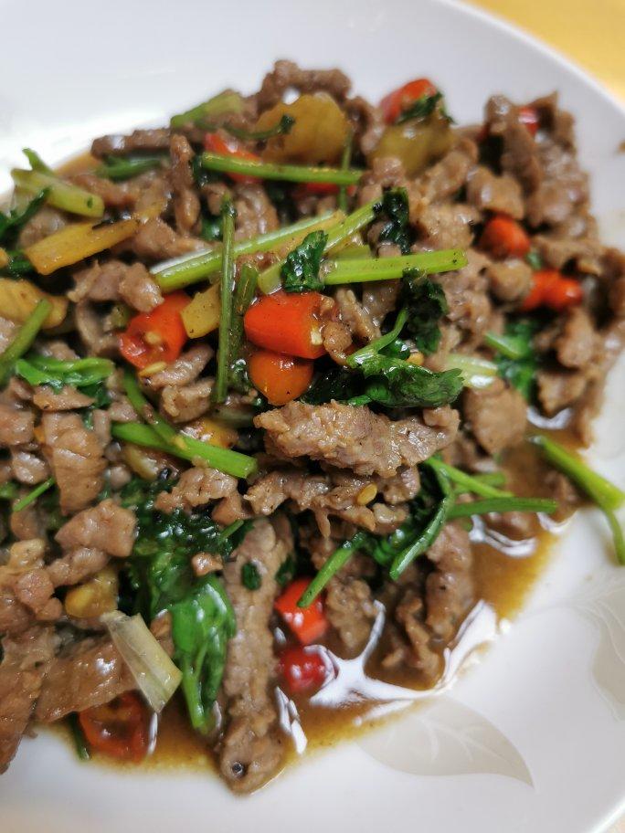 小炒牛肉（小白也可以做的超好吃！！）