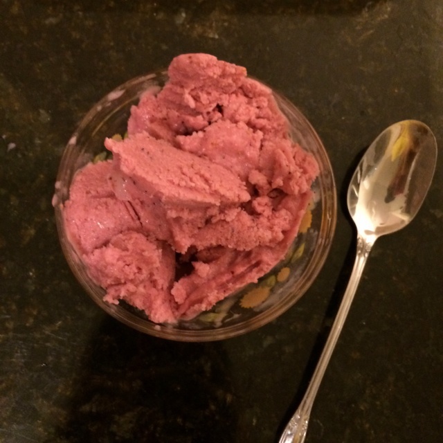 低脂樱桃酸奶冰淇淋