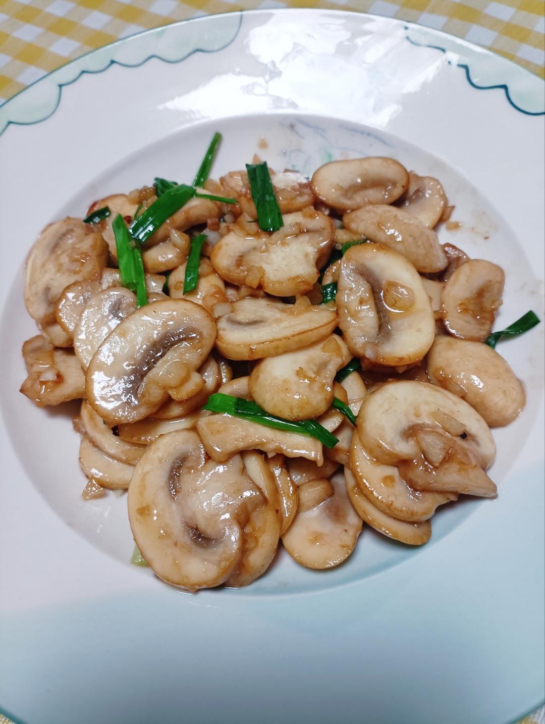 鲜香嫩滑！好吃不胖的蒜香炒口蘑！