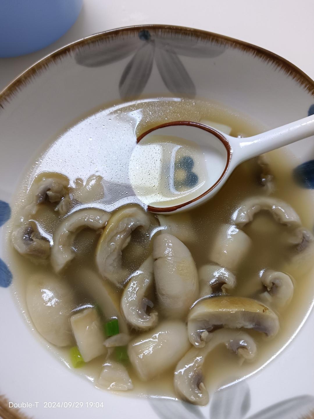 明明是素汤 却鲜得像鸡汤一样的「口蘑汤」