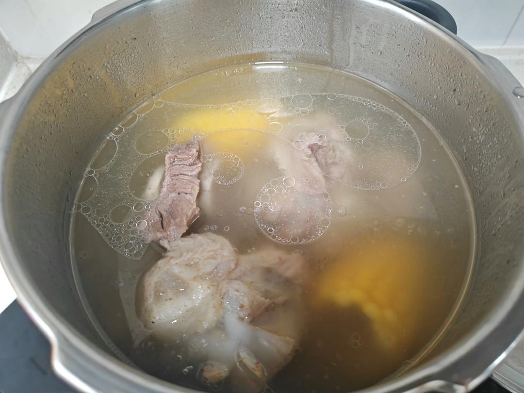 高压锅版 超滋补的筒骨汤(⁎⁍̴̛ᴗ⁍̴̛⁎)