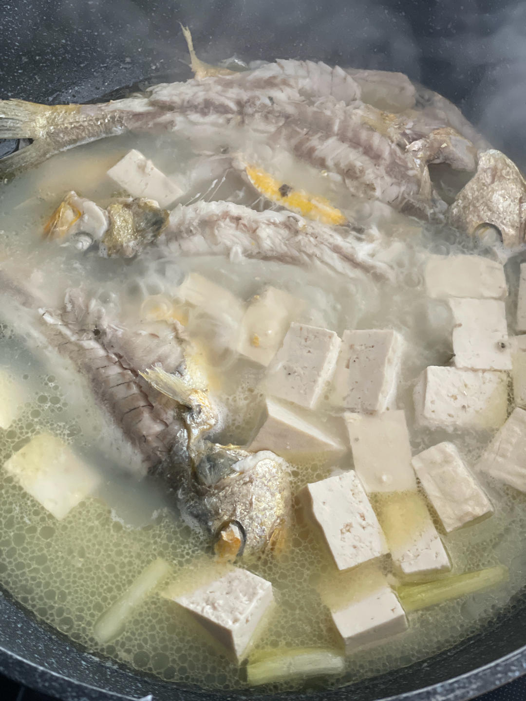 鲫鱼汤(鲫鱼豆腐汤)