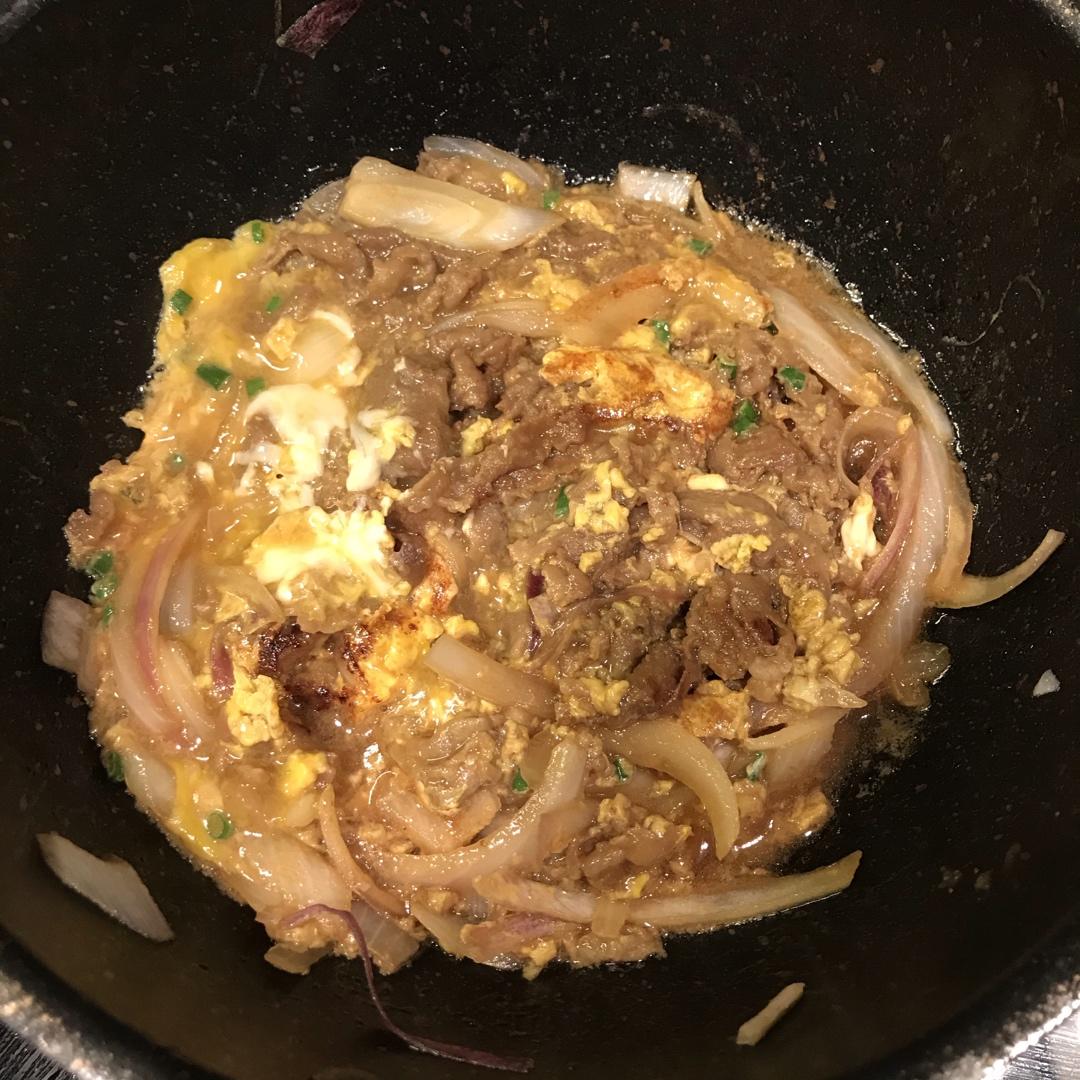 嫩牛肉滑蛋饭