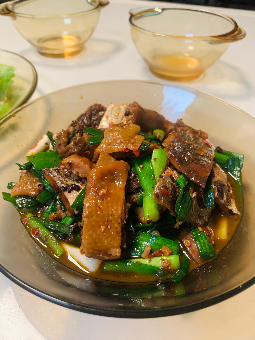 大蒜叶炒腊鸡腊鱼