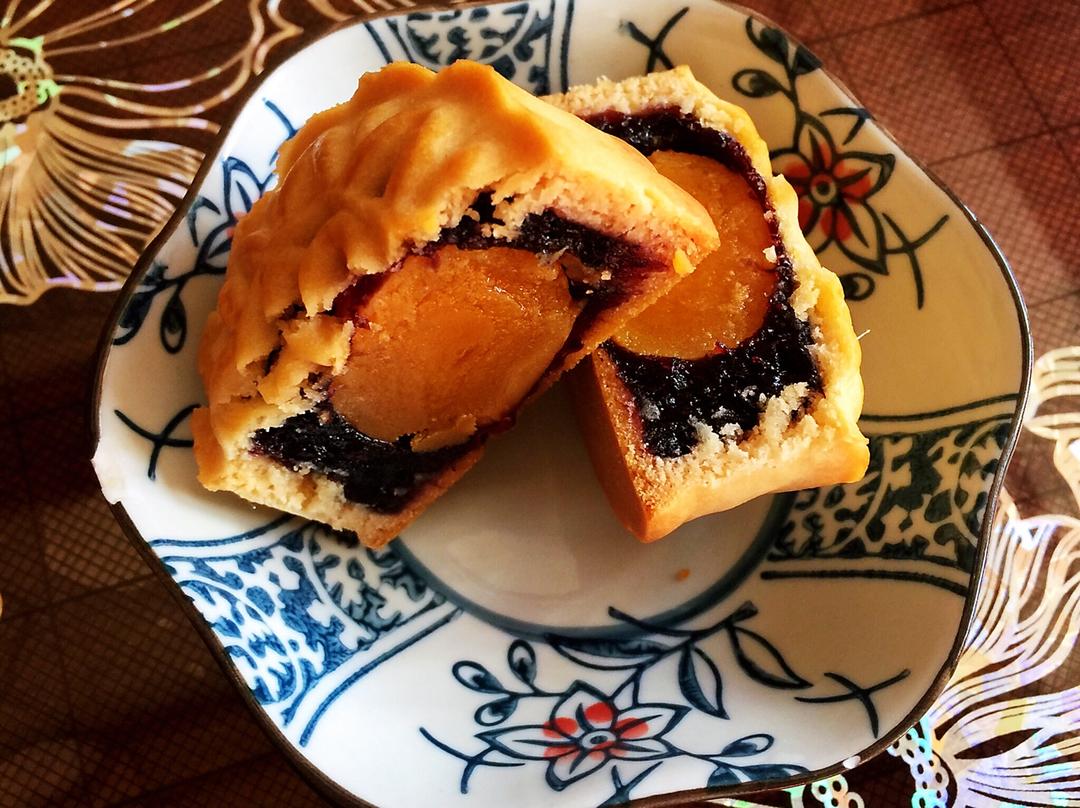 广式月饼－－蛋黄豆沙月饼