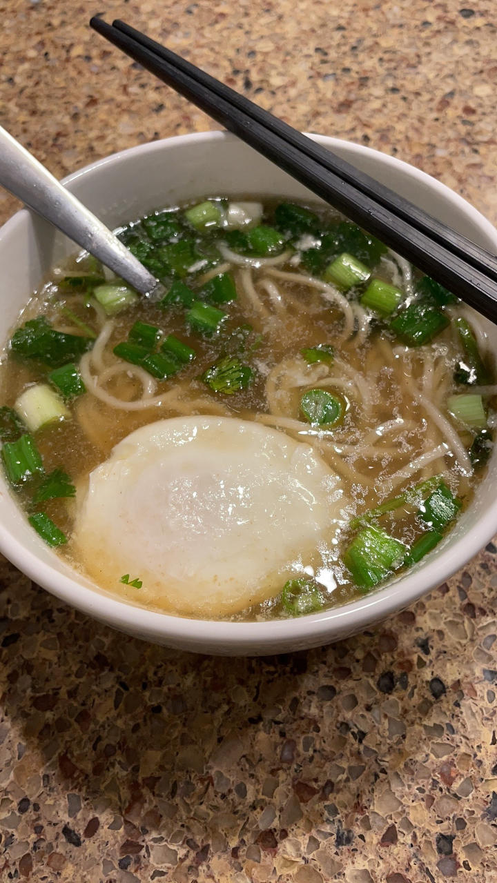 荷包蛋清汤面