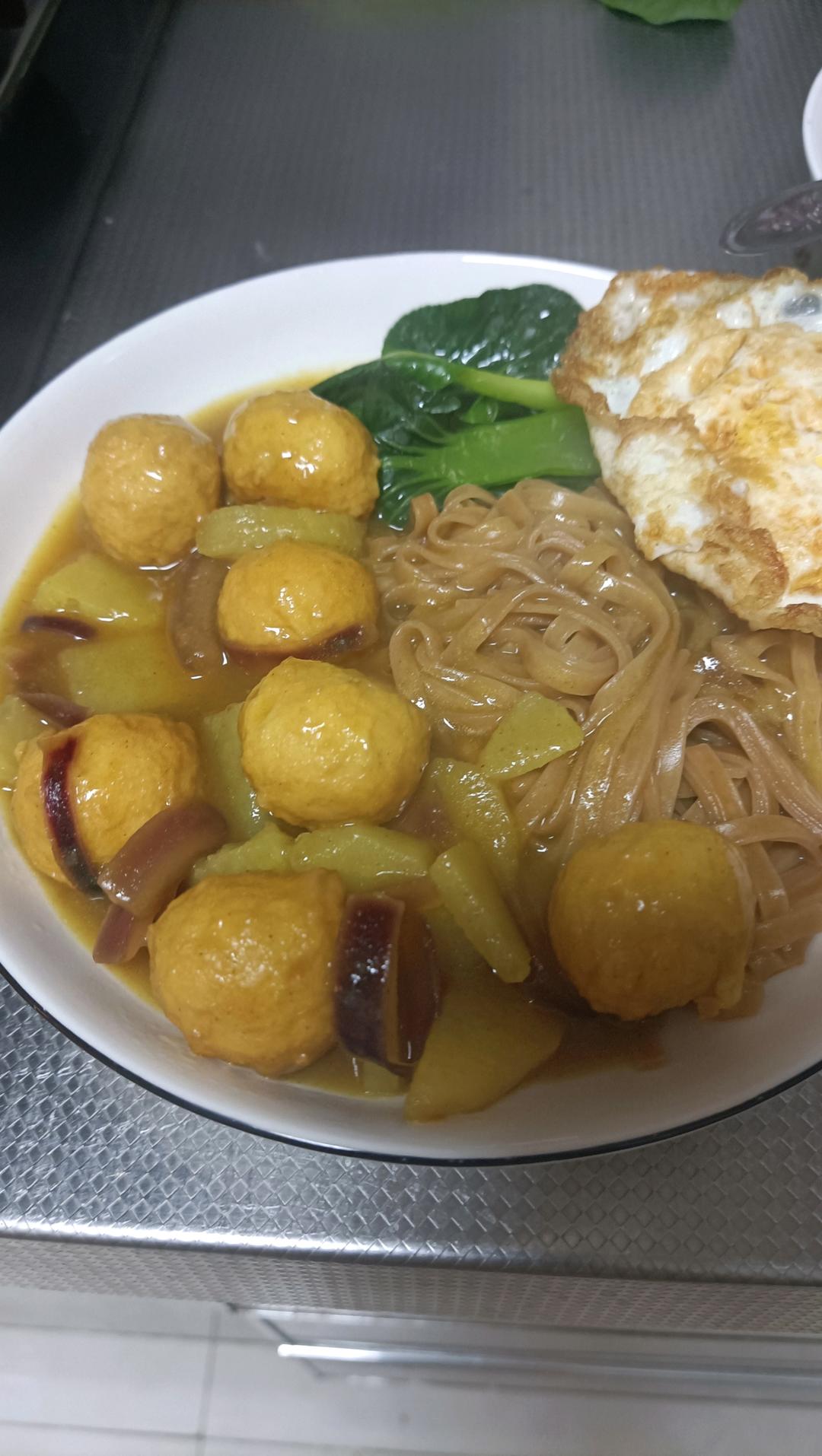 咖喱鱼丸面