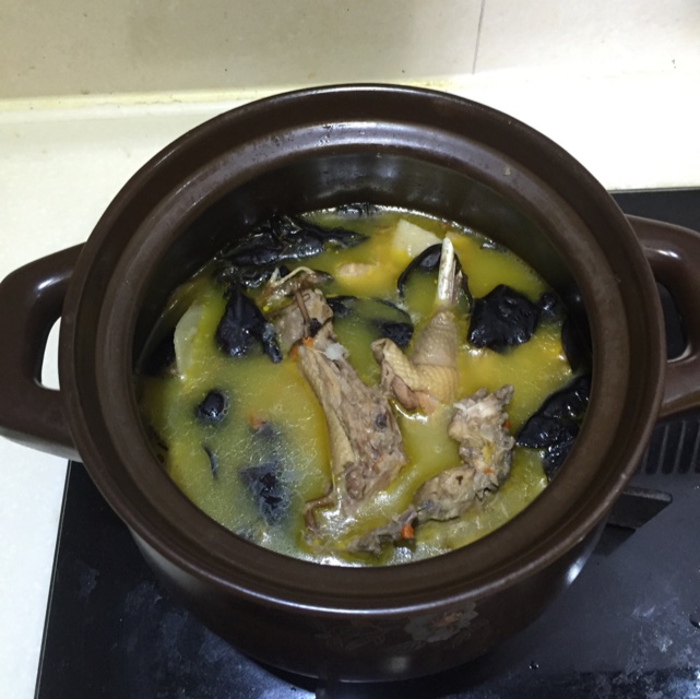 香菇炖鸡汤