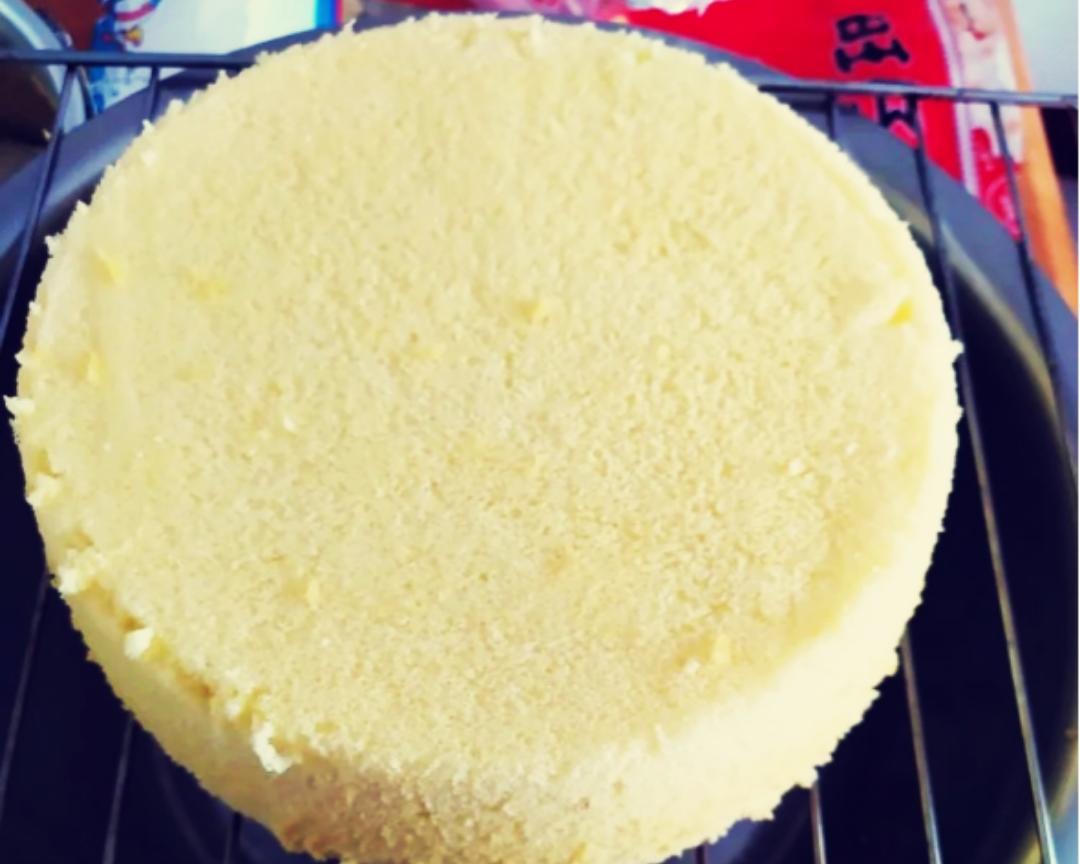 细腻柔软的八寸戚风蛋糕
