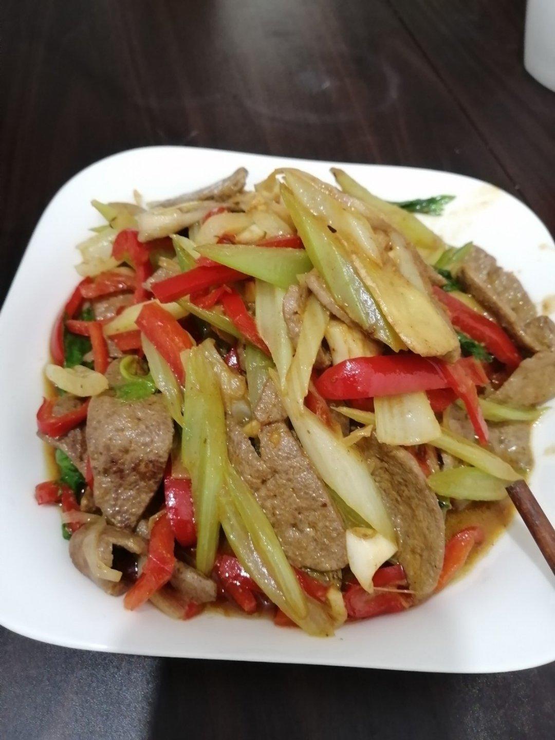 厨师长教你：“葱爆猪肝”的家常做法，味道非常赞