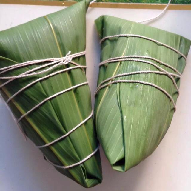 风气云儿-云儿小厨做的四角长粽子的包法(有视频)