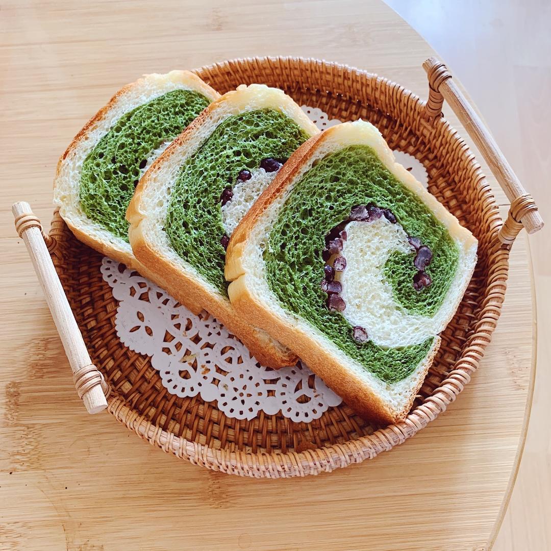 清香柔软的抹茶红豆吐司