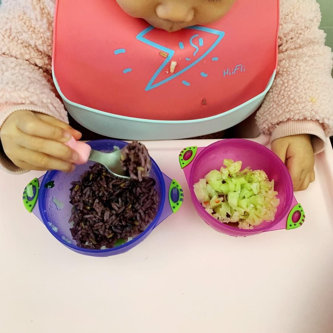 皮卡宝宝爱吃饭