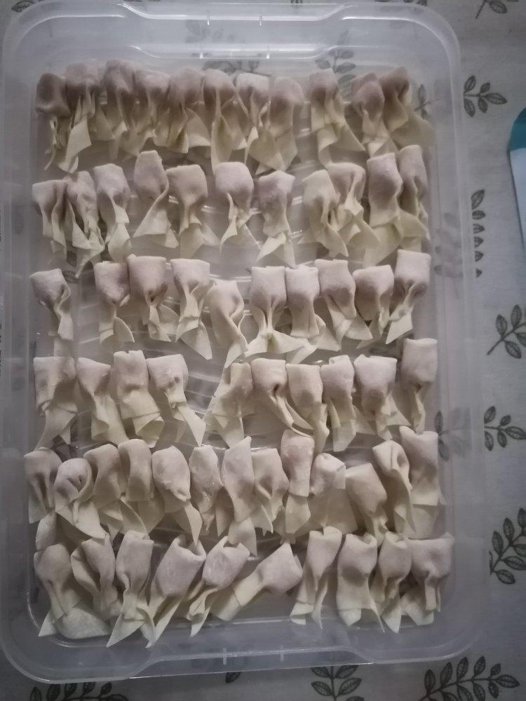 金鱼小馄饨包法