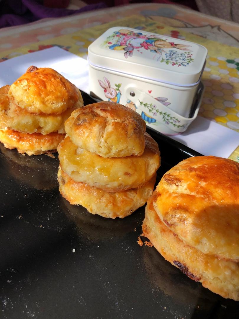 超级松软完美裂纹的司康-English scones