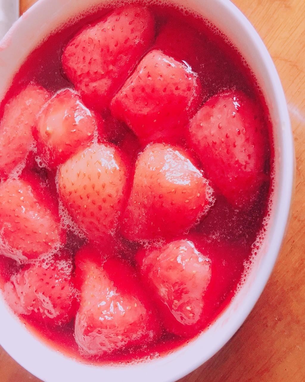 灵胖妞做的冰糖草莓煮草莓