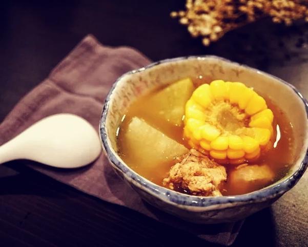 青红萝卜猪骨汤的做法