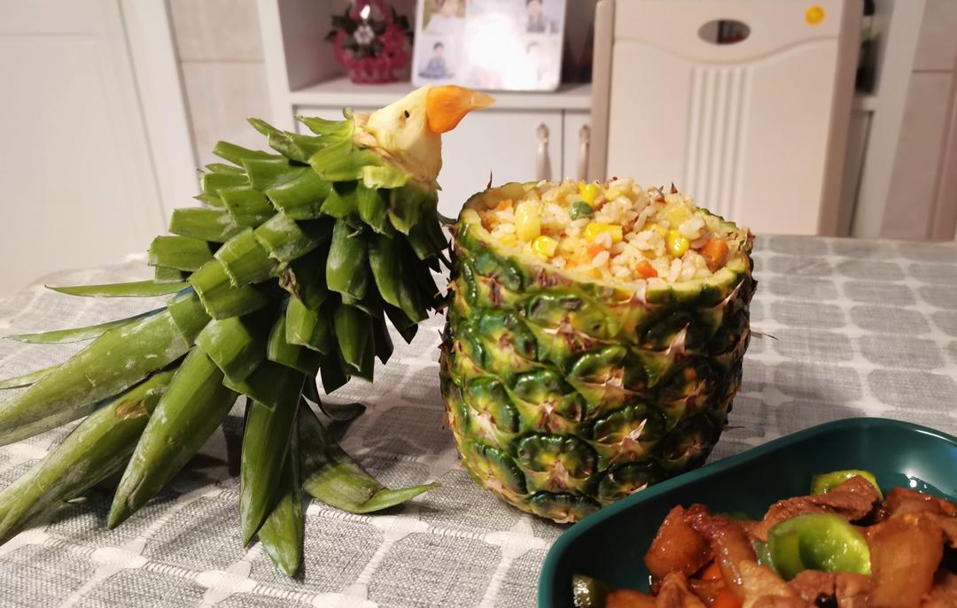 鸟语花香菠萝炒饭