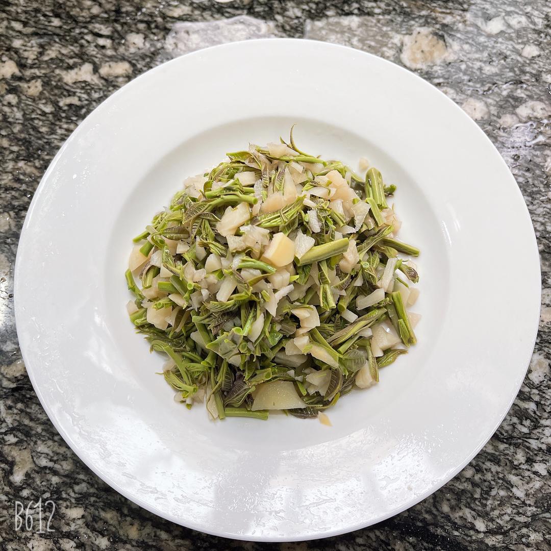 春季时令菜 香椿芽拌笋丁 一道能宴客的冷菜，椿芽的做法