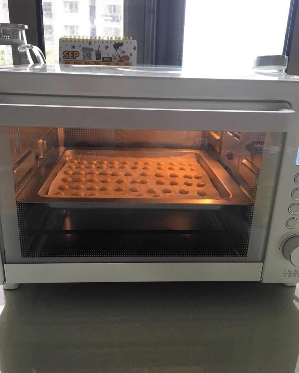 入口即化的无添加蛋黄溶豆