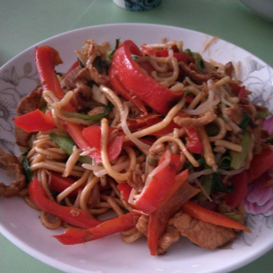 少油条条分明的炒面