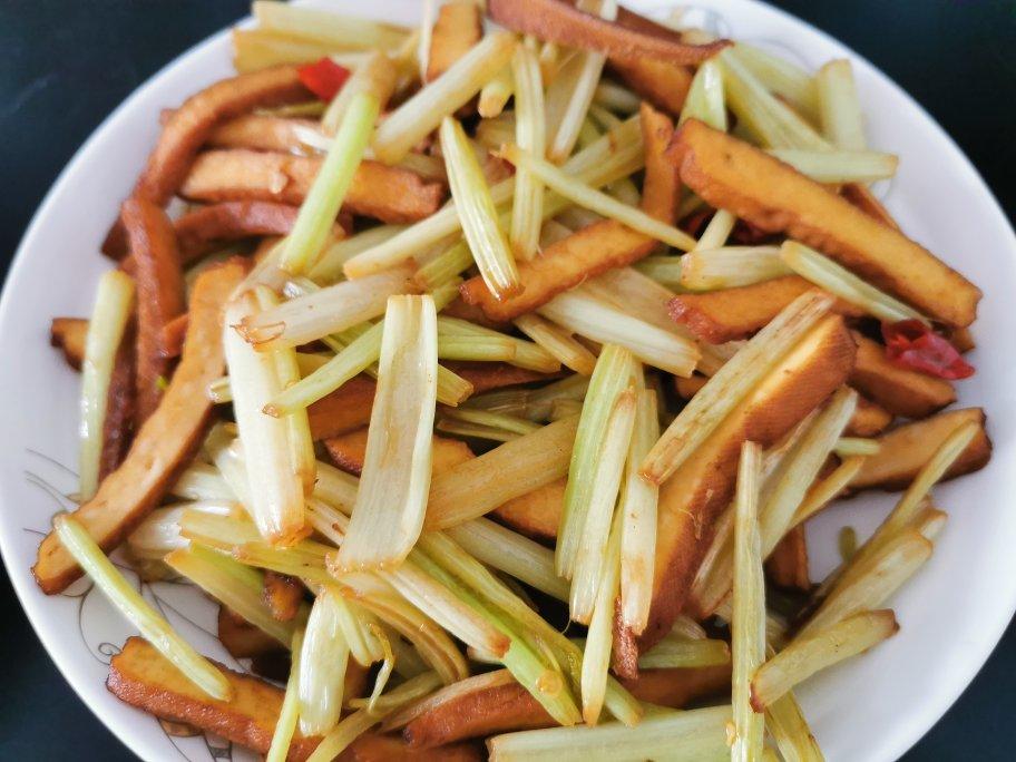 素菜：芹菜炒豆腐干