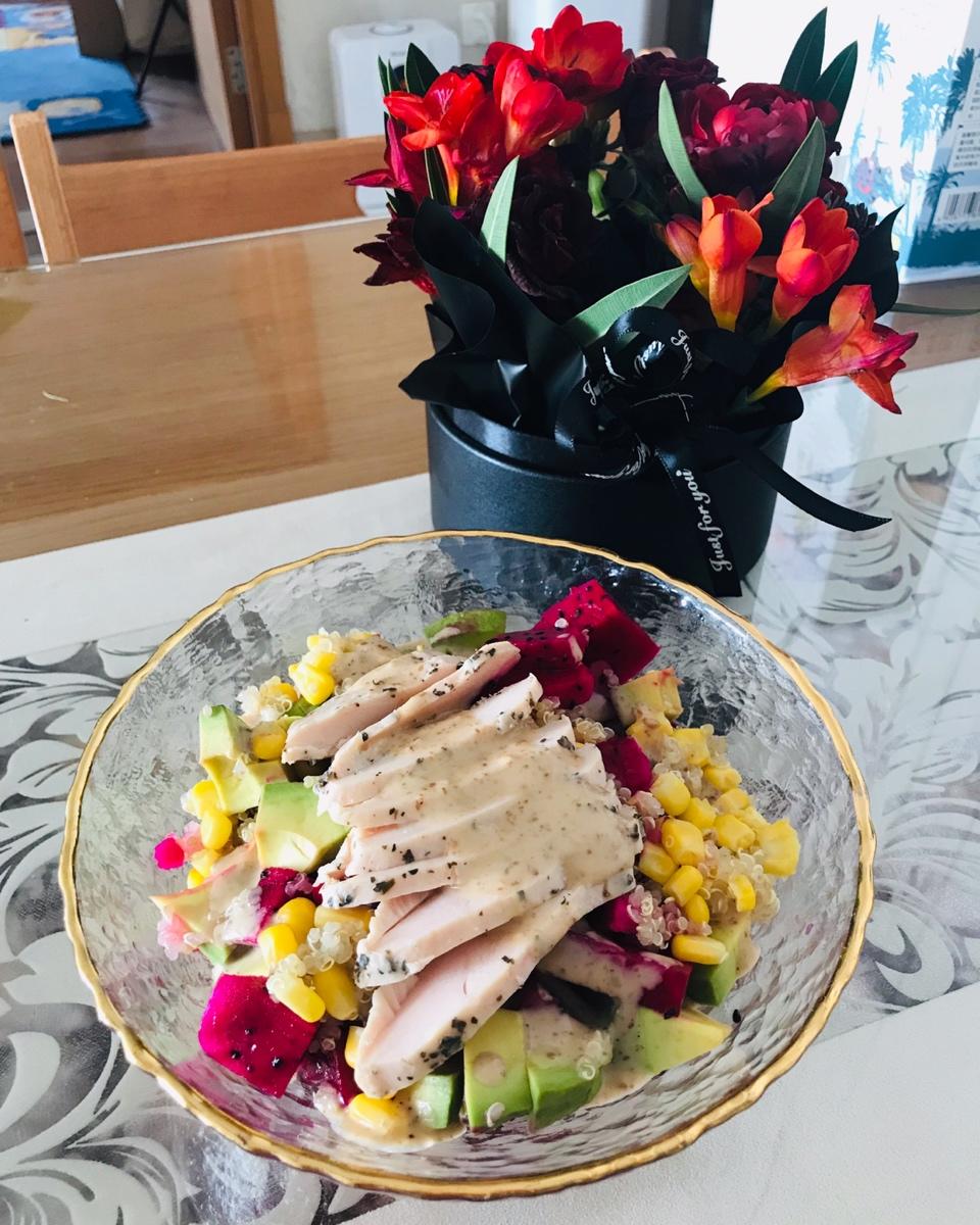 三色藜麦果蔬色拉