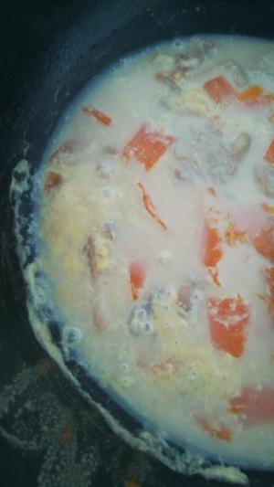 用食材做容器的南瓜蘑菇汤的做法 步骤3