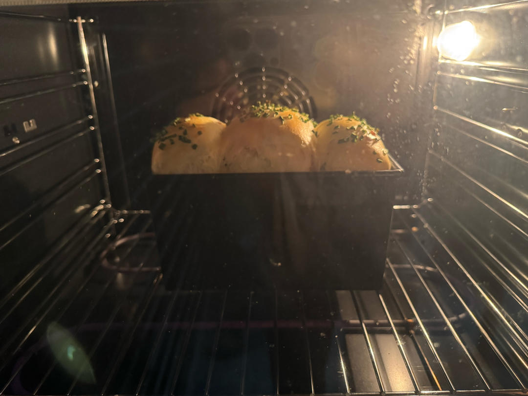 料多多香葱培根芝士吐司