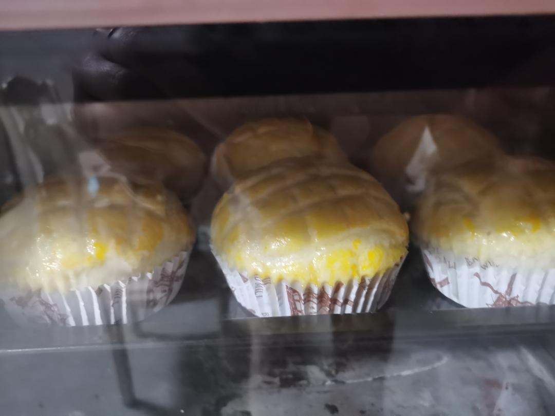 好吃到炸裂的港式菠萝包（附带制作酥皮的小视频）