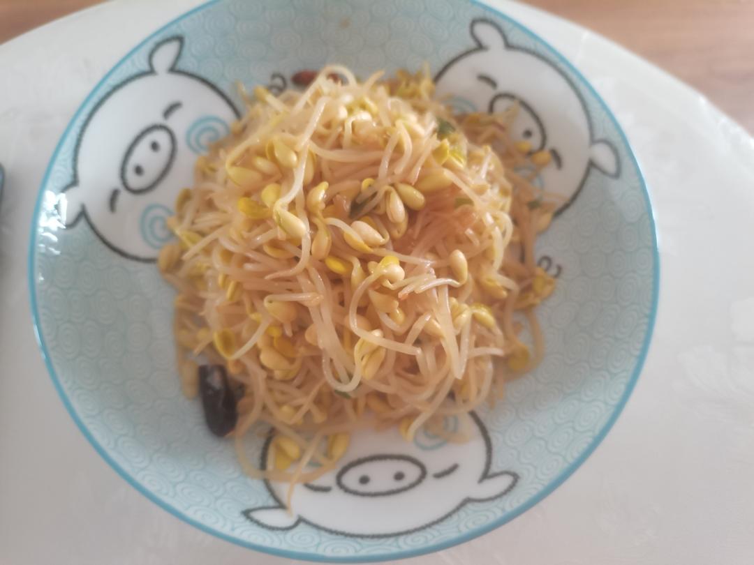 炒黄豆芽多加一步，锅气十足，孩子说太好吃了！