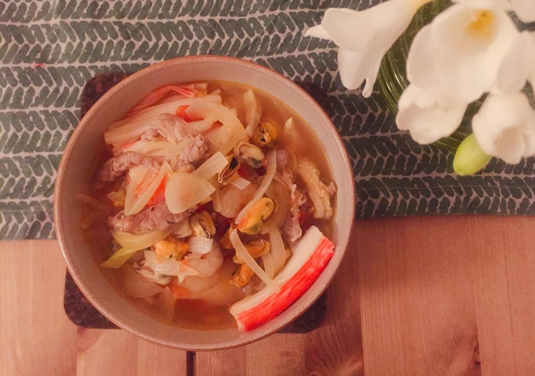 金针菇肥牛番茄锅