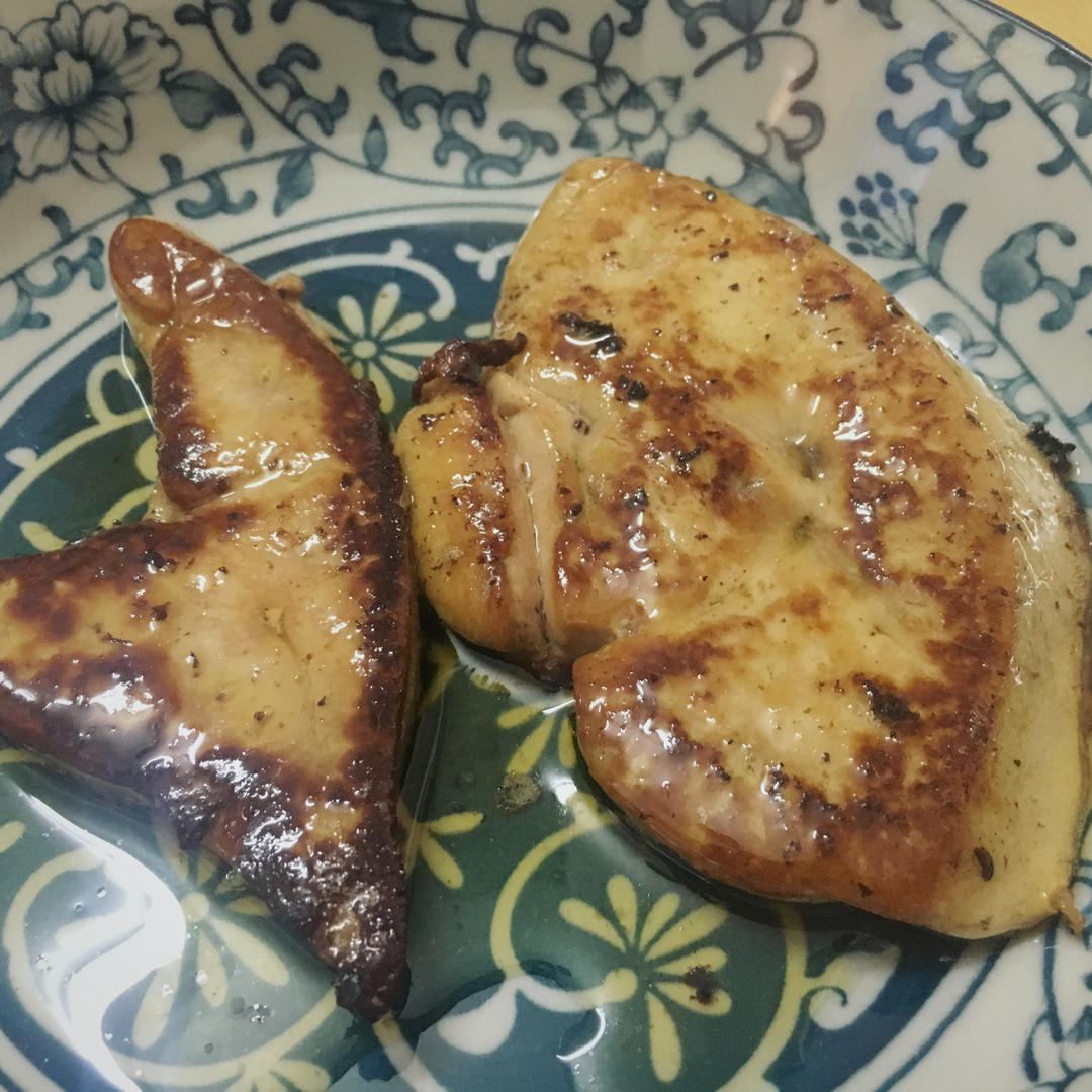 娅娅的耳钉做的香煎鹅肝-蓝莓酱